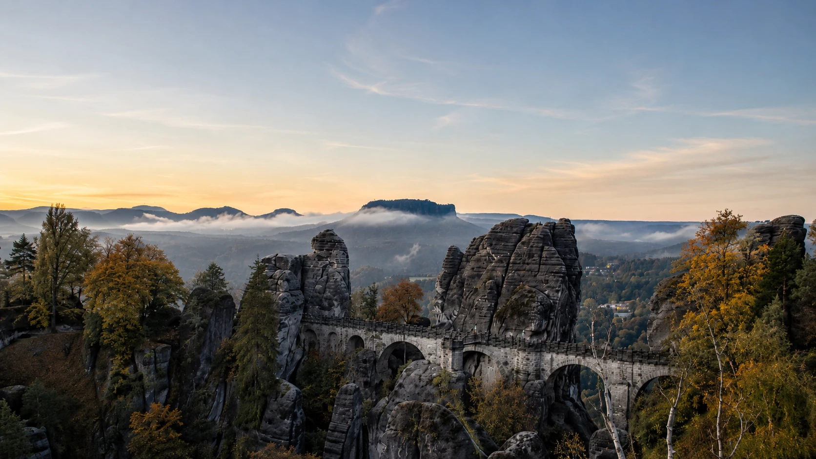 Basteibrücke in der Sächsischen Schweiz bei Sonnenuntergang
